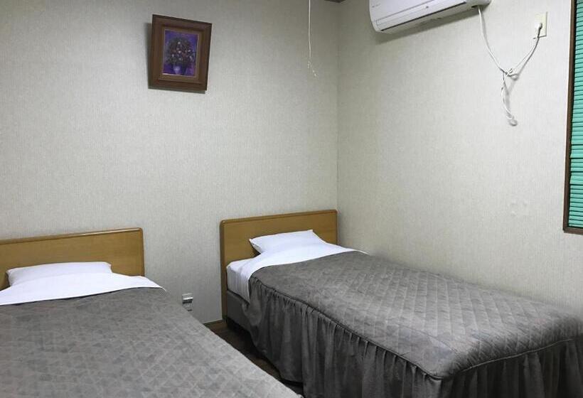 اتاق استاندارد با سرویس بهداشتی مشترک, Famitic Myojin