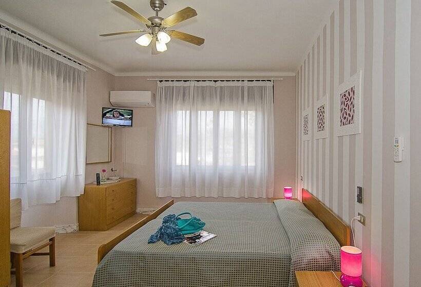 غرفة قياسية ثلاثية, Giardino