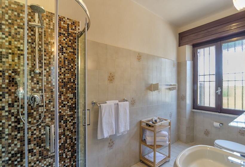 غرفة قياسية ثلاثية, Giardino