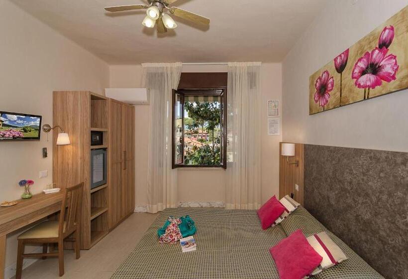 غرفة قياسية ثلاثية, Giardino