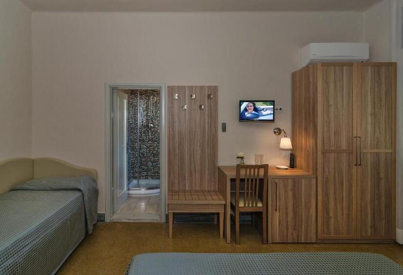 غرفة قياسية ثلاثية, Giardino