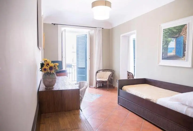 اتاق استاندارد چهار تخته, Kalamarina Rooms