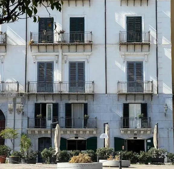 اتاق کلاسیک چهارنفره, Kalamarina Rooms