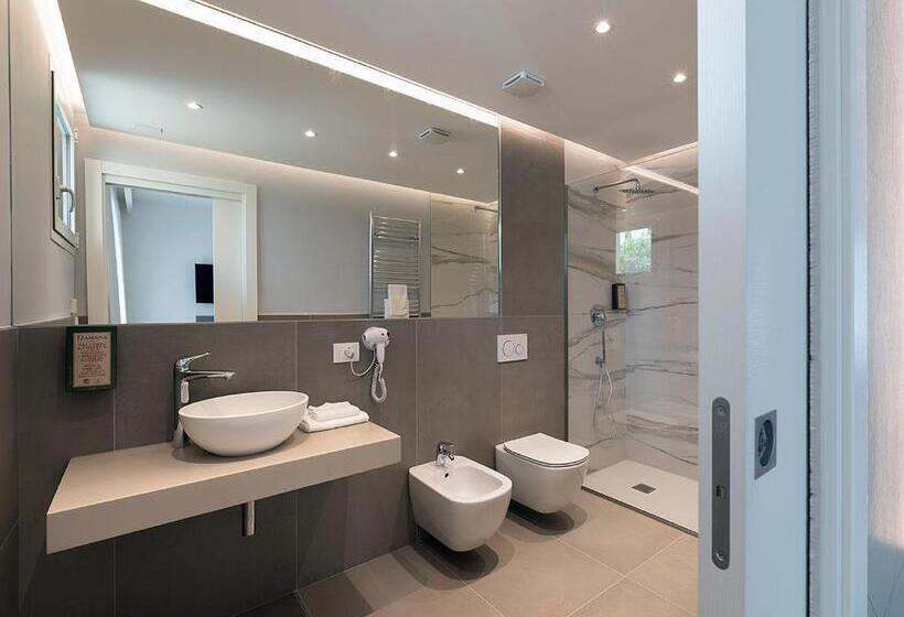 スタンダードルーム, Viola Relais