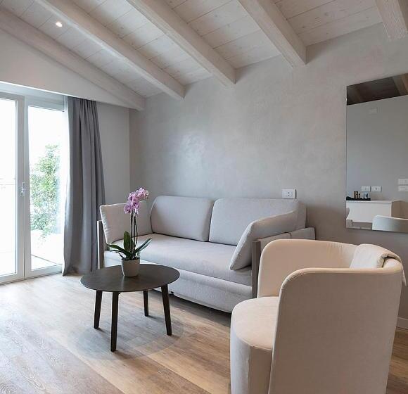 اتاق لوکس, Viola Relais