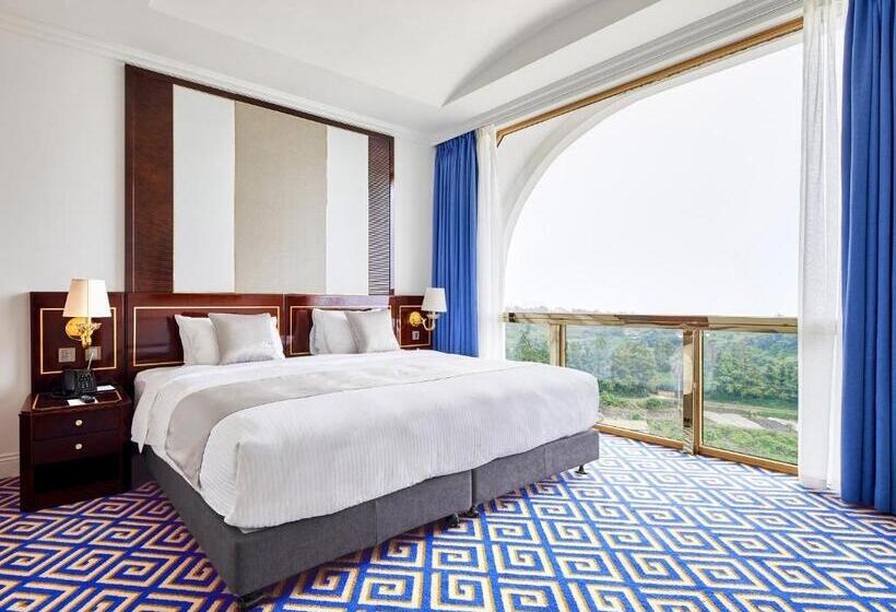 Королевский Люкс, Goldone Hotel & Suites