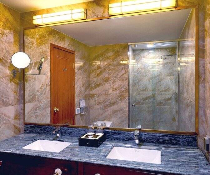 Королевский Люкс, Goldone Hotel & Suites