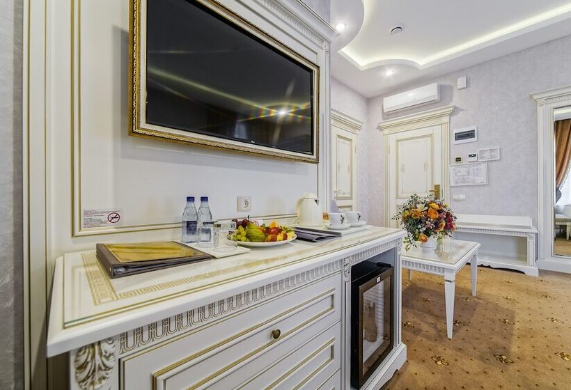 חדר משפחתי, Imperial Palace