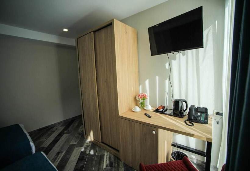 اتاق استاندارد با بالکن, Borjomi Underwood