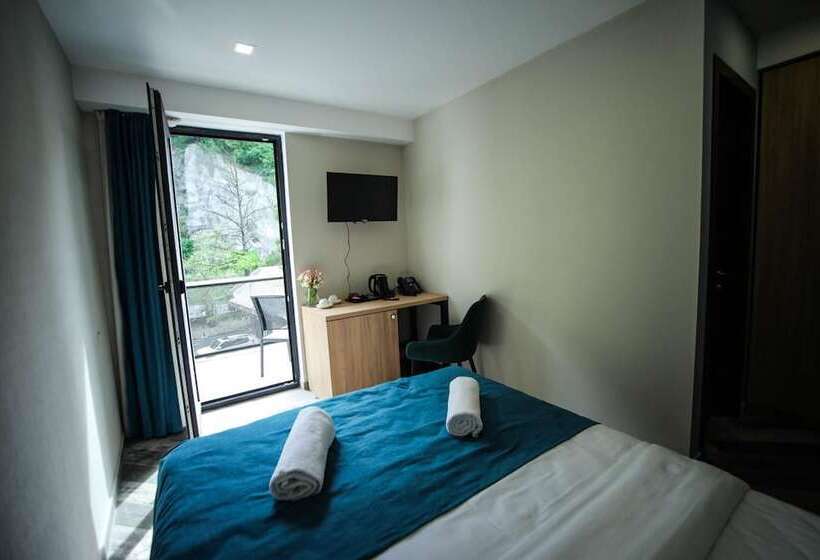 اتاق اکونومی, Borjomi Underwood