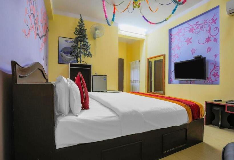 اتاق لوکس سه تخته, Palagya Hotel Pvt Ltd By Oyo Rooms