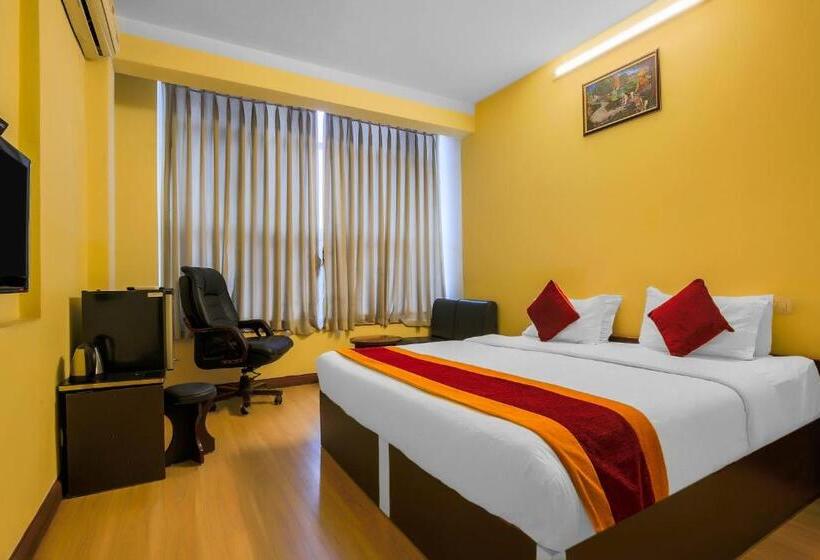 اتاق لوکس سه تخته, Palagya Hotel Pvt Ltd By Oyo Rooms