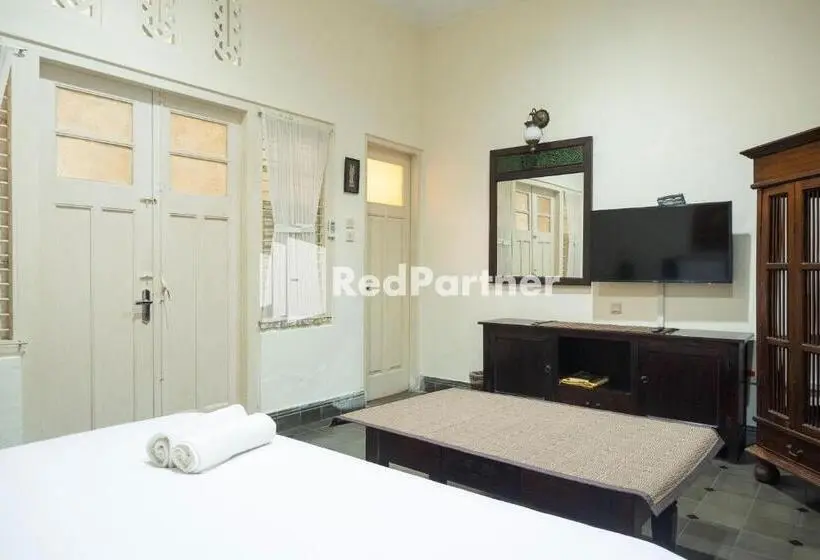 スタンダードルーム, Monginsidi Guest House Syariah Malioboro Yogyakarta Mitra Reddoorz