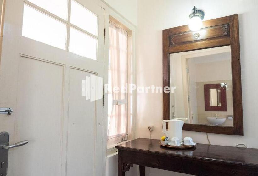 Номер Economy, Monginsidi Guest House Syariah Malioboro Yogyakarta Mitra Reddoorz