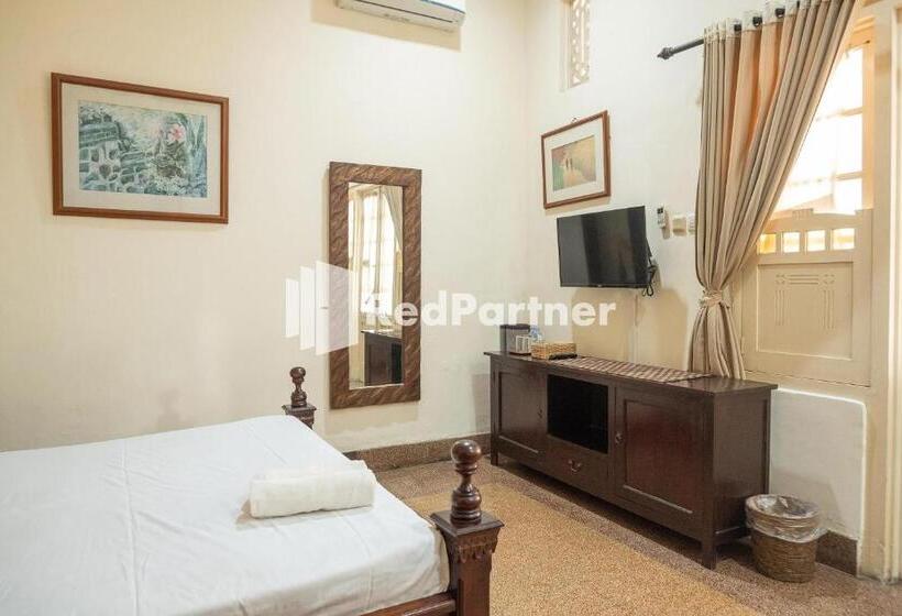 Люкс, Monginsidi Guest House Syariah Malioboro Yogyakarta Mitra Reddoorz