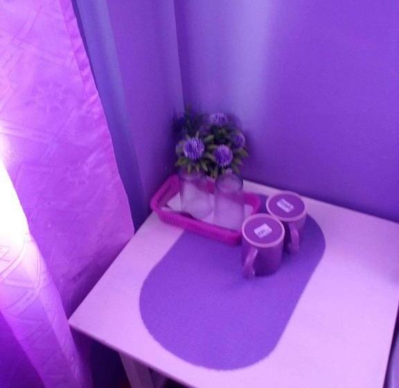 חדר משפחתי, Purple Guesthouse