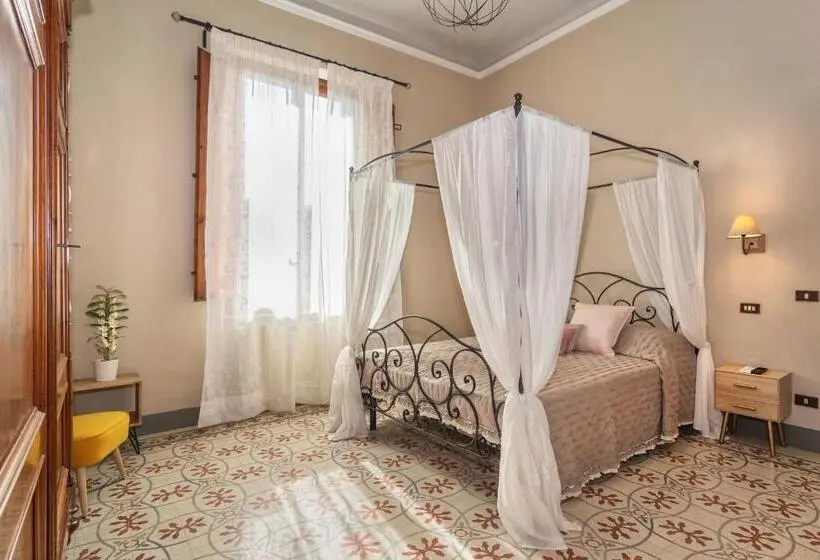 سوییت لوکس, Villa Ricci Suites