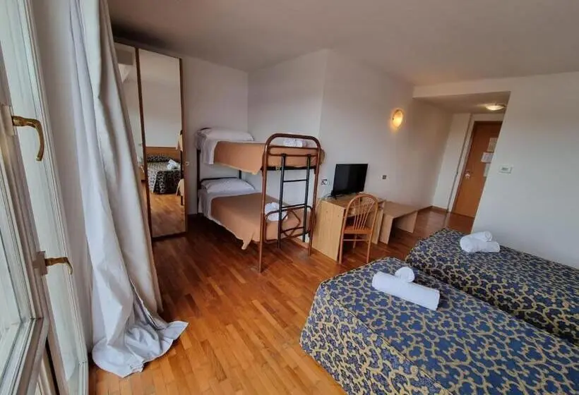 اتاق استاندارد چهار تخته, Villa Strassoldo Ex Attianese Hotel Restaurant