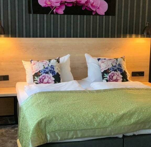 Номер Стандарт, Dias