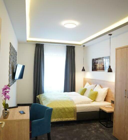 Номер Deluxe, Dias