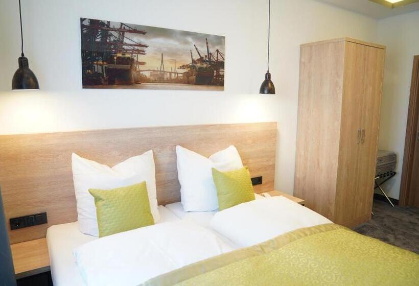 Номер Deluxe, Dias