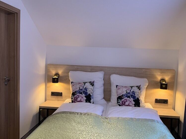 Номер Стандарт, Dias