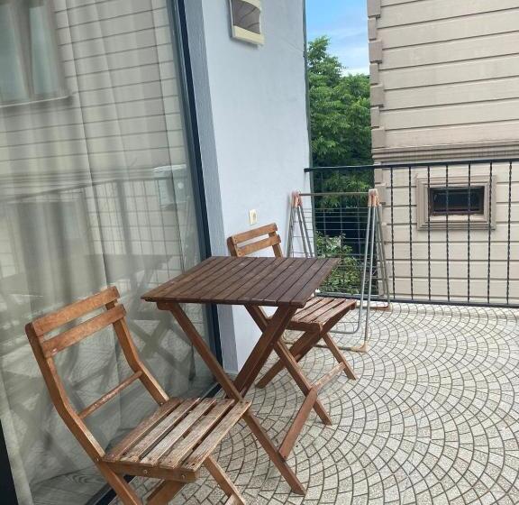 اتاق راحتی, Amigo Ii