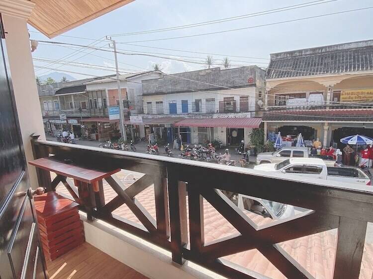 اتاق لوکس خانوادگی, Elephant Boutique