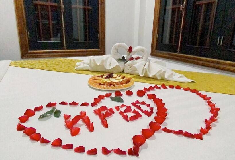 اتاق لوکس با بالکن, Elephant Boutique