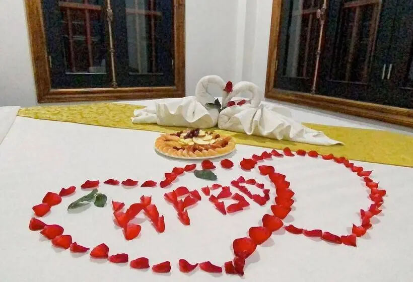 اتاق لوکس با بالکن, Elephant Boutique