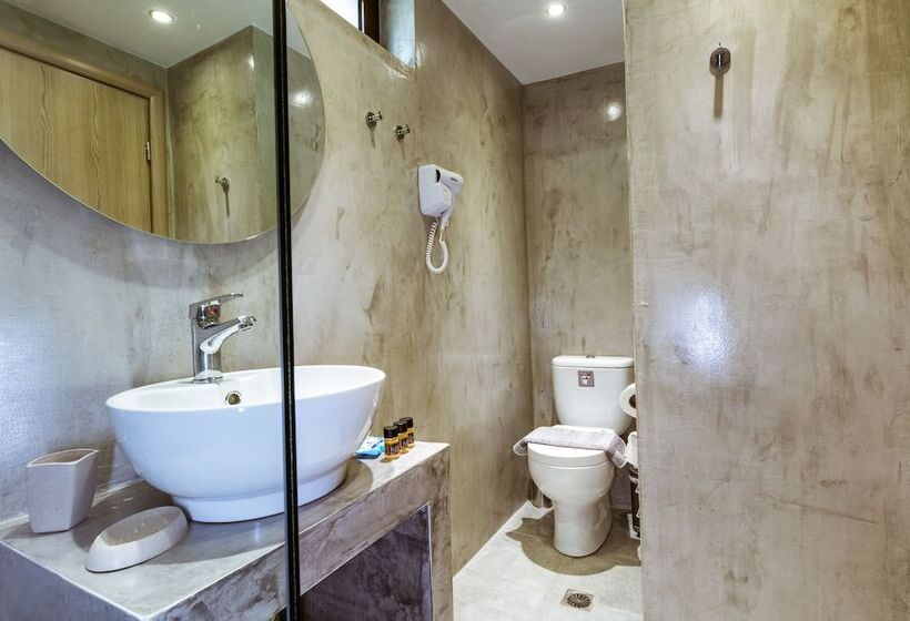 غرفة كومفورت ثلاثية, Gregory Comfort