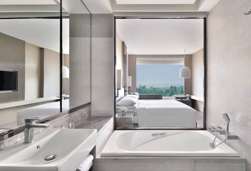 اتاق کلاب, Kathmandu Marriott