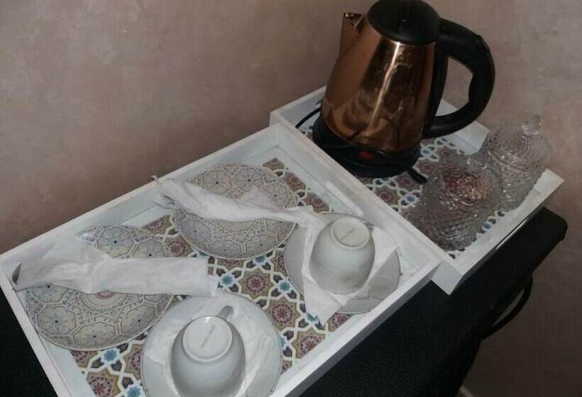 غرفة قياسية, Lahlou Riad Cafeteria