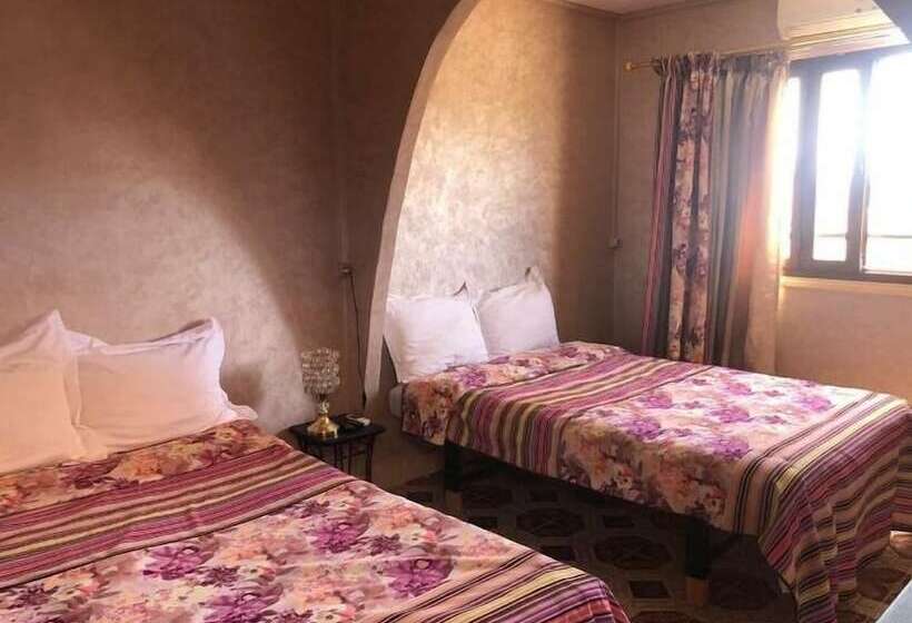 غرفة قياسية, Lahlou Riad Cafeteria