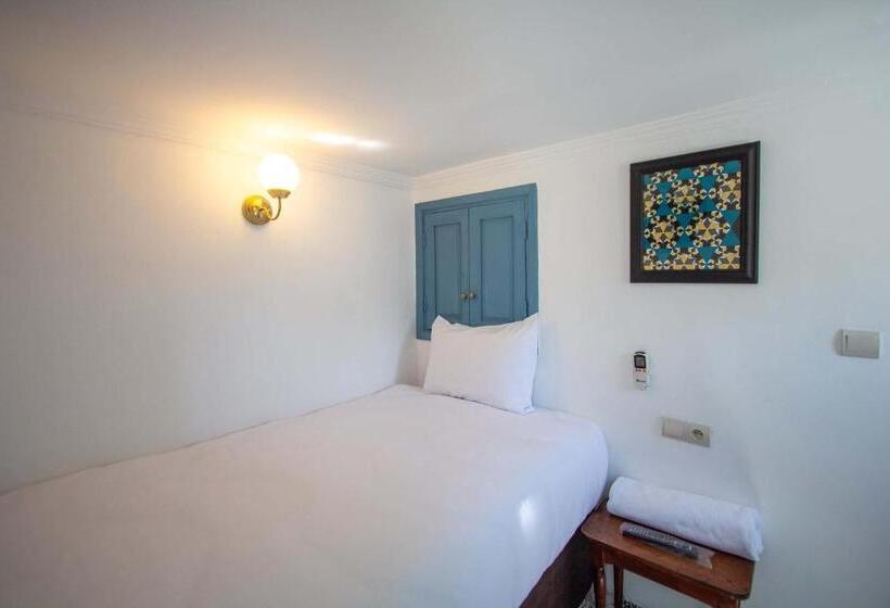 标准单人间, Cine House