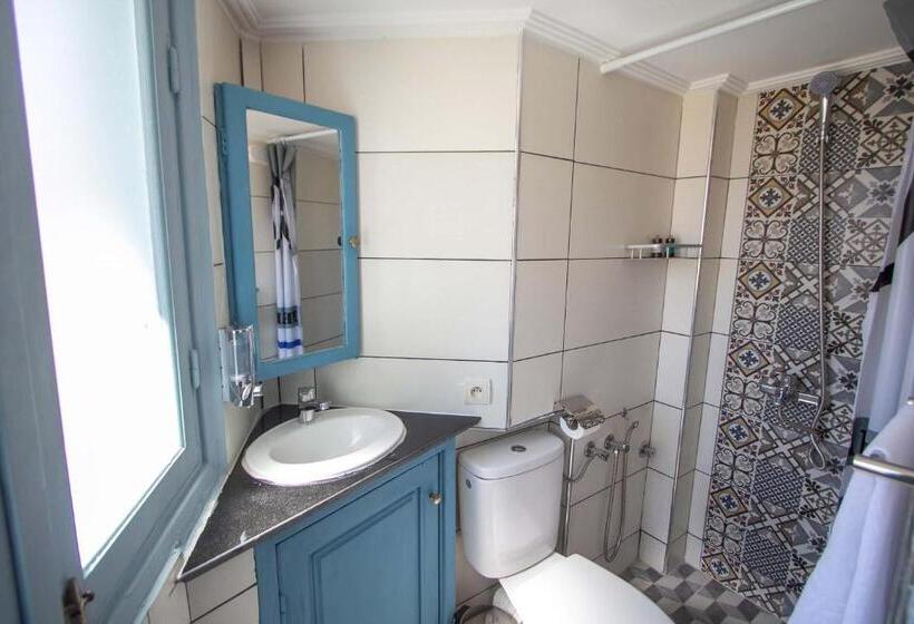 标准单人间, Cine House