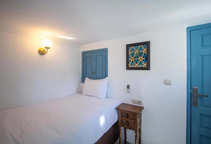 标准单人间, Cine House