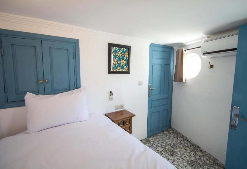 标准单人间, Cine House