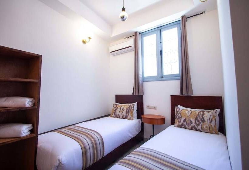 四人标准间, Cine House