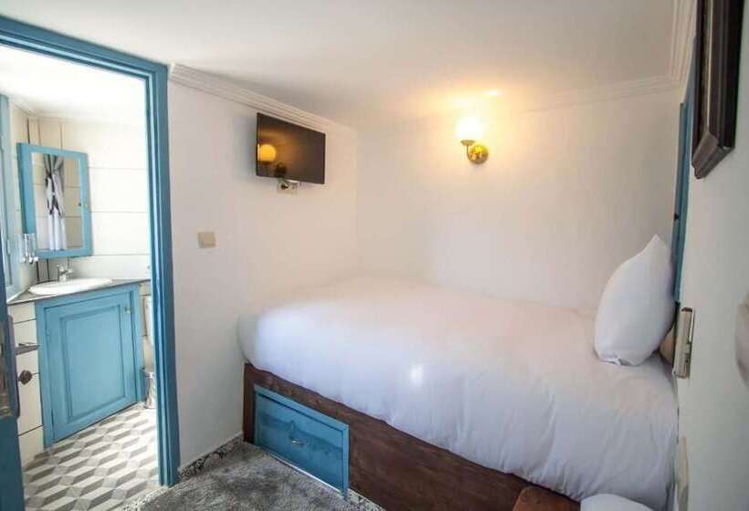 标准单人间, Cine House