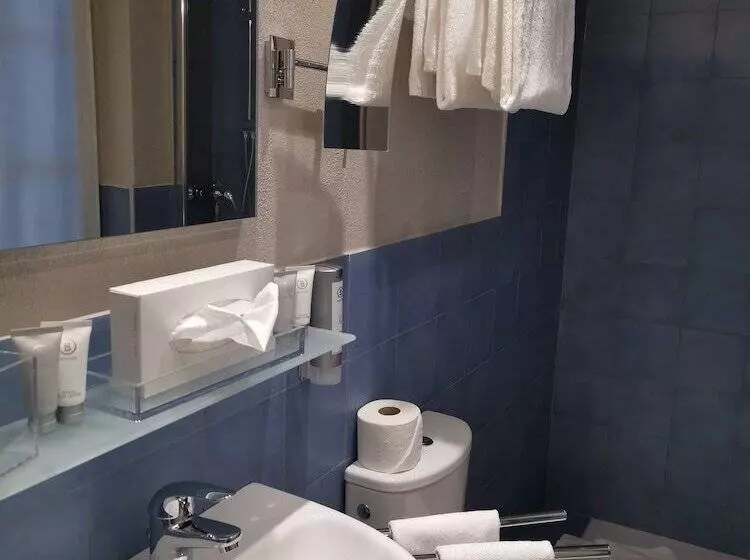 Quarto Estandar Cama Casal, Maya Caprice