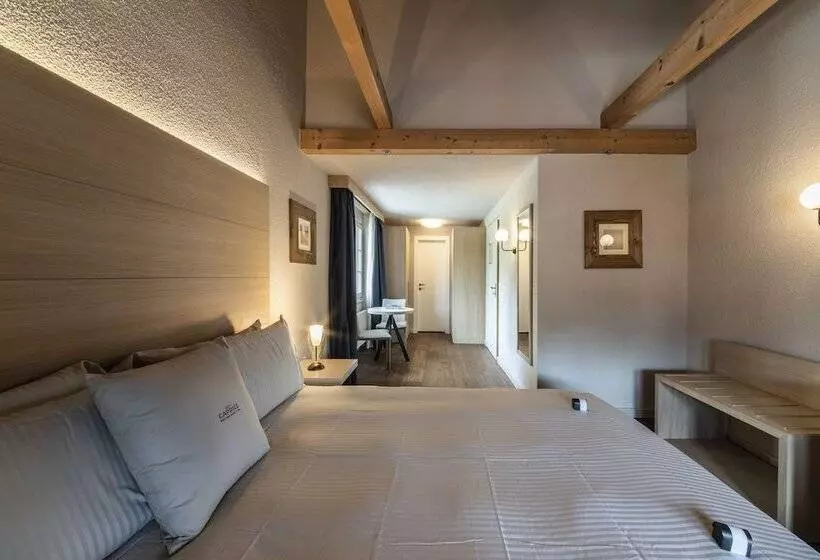 Quarto Estandar Cama Casal, Maya Caprice