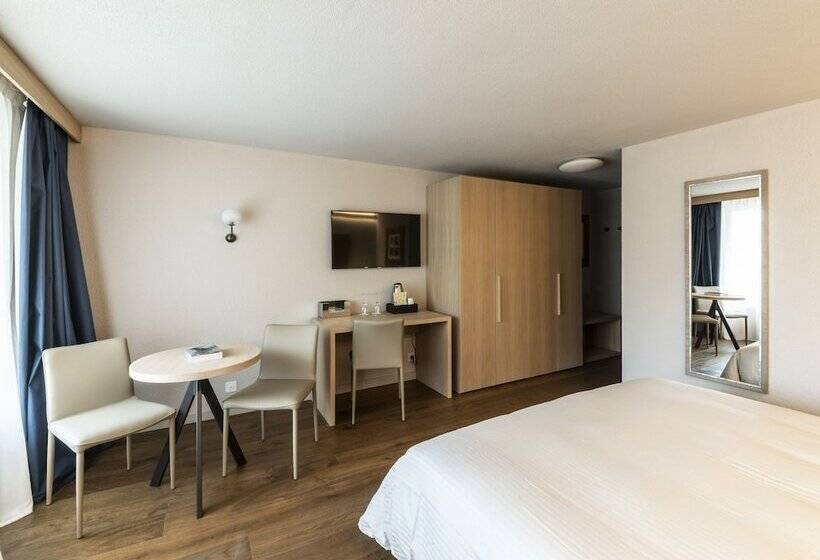 带阳台的高级房间, Maya Caprice