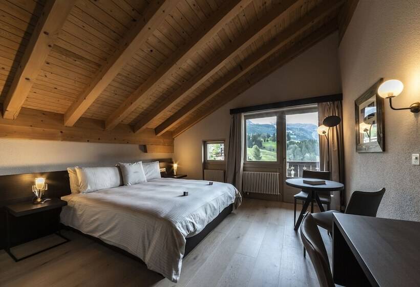 带阳台的高级房间, Maya Caprice