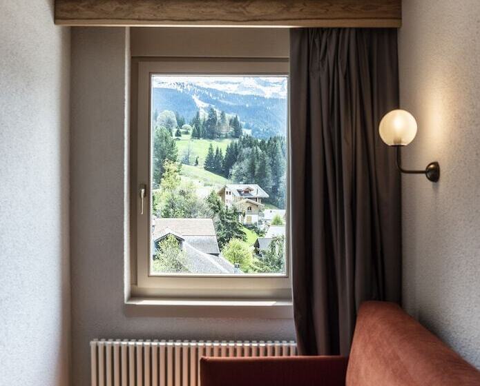 小型套房带阳台, Maya Caprice