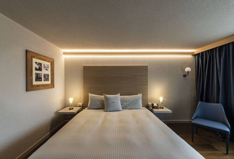 小型套房带阳台, Maya Caprice