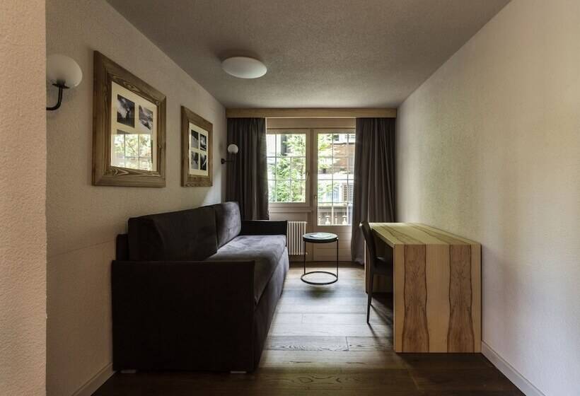 小型套房带阳台, Maya Caprice