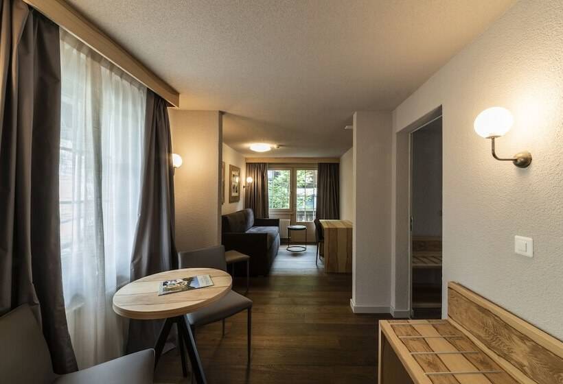 小型套房带阳台, Maya Caprice