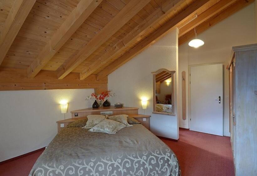 小型套房带阳台, Maya Caprice