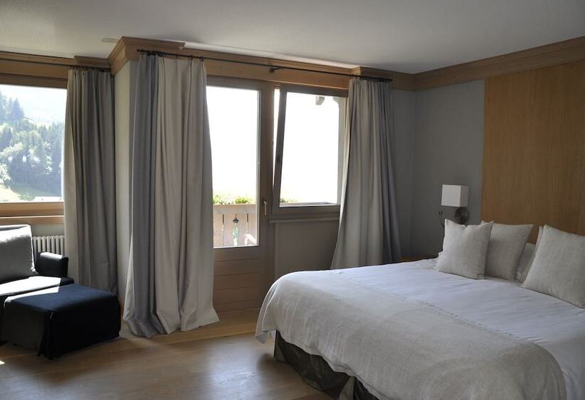 带2个卧室的套房, Maya Caprice